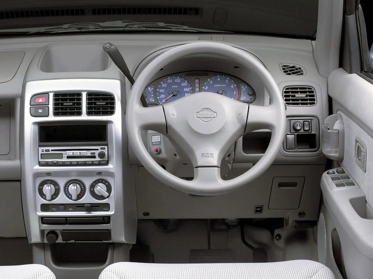Nissan Cube I Рестайлинг (Z10) Компактвэн — фото 4