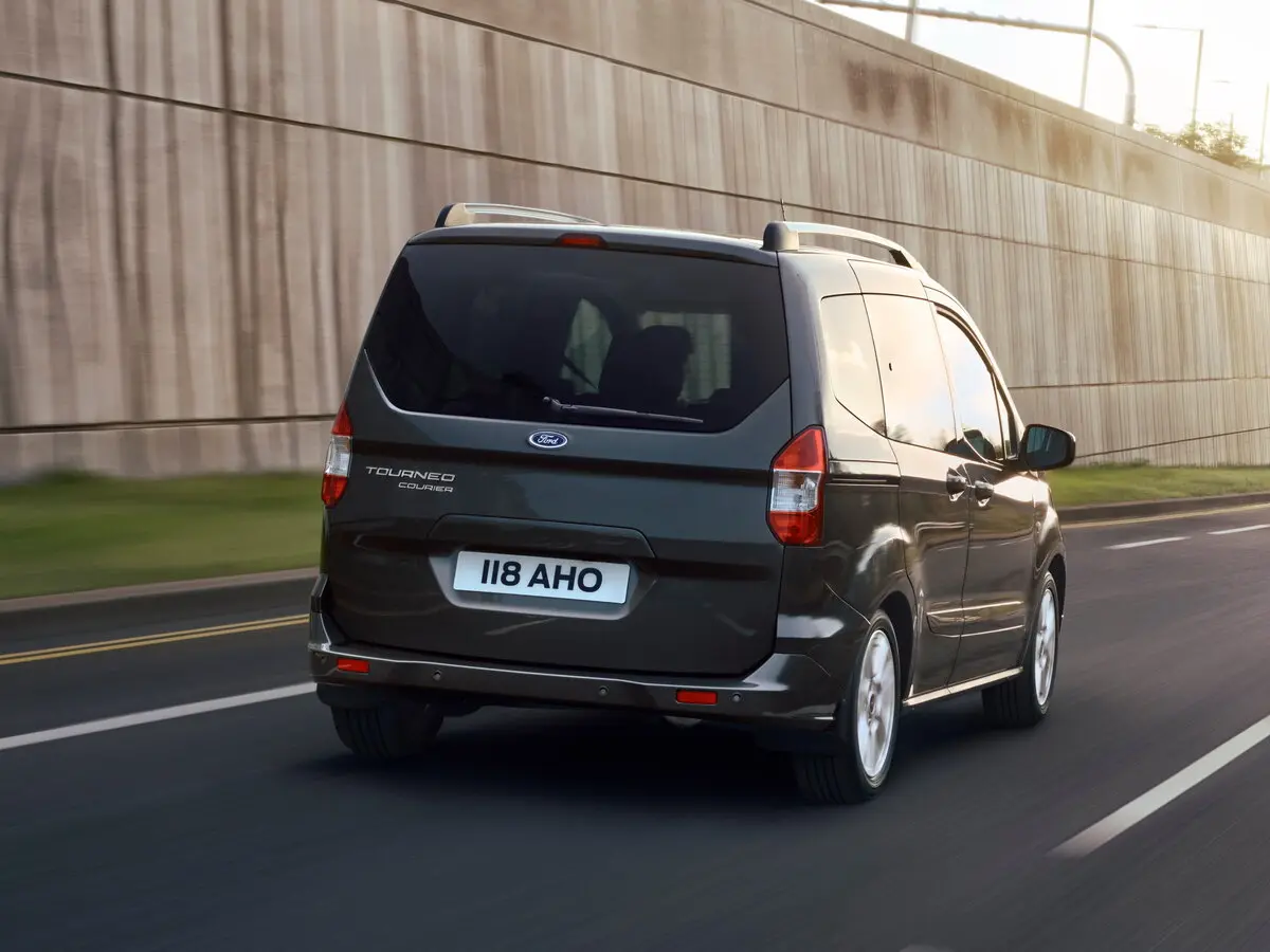 Ford Tourneo Courier I Рестайлинг Компактвэн — photo 4