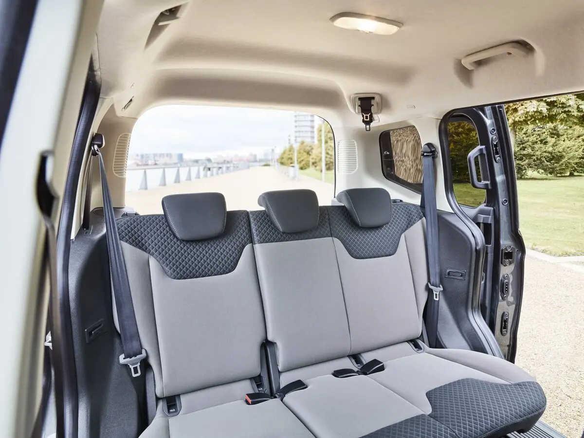 Ford Tourneo Courier I Рестайлинг Компактвэн — photo 10