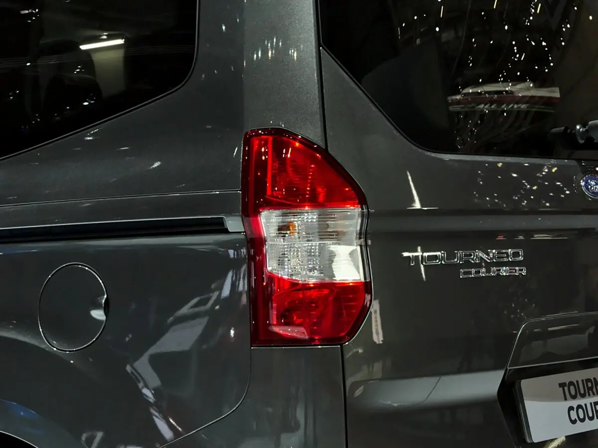 Ford Tourneo Courier I Рестайлинг Компактвэн — photo 14