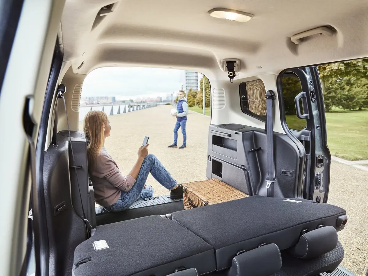 Ford Tourneo Courier I Рестайлинг Компактвэн — photo 15