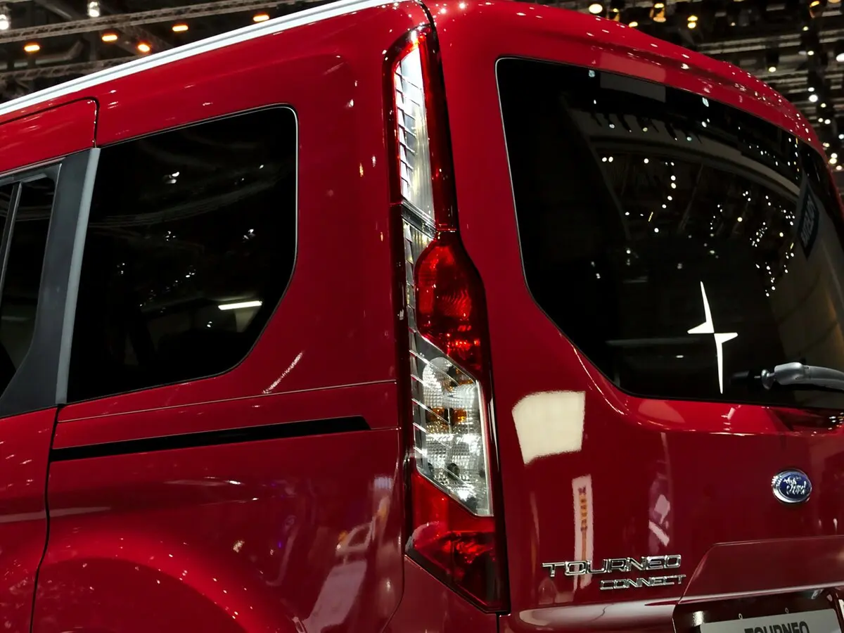 Ford Tourneo Connect II Рестайлинг Компактвэн — сүрөт 14