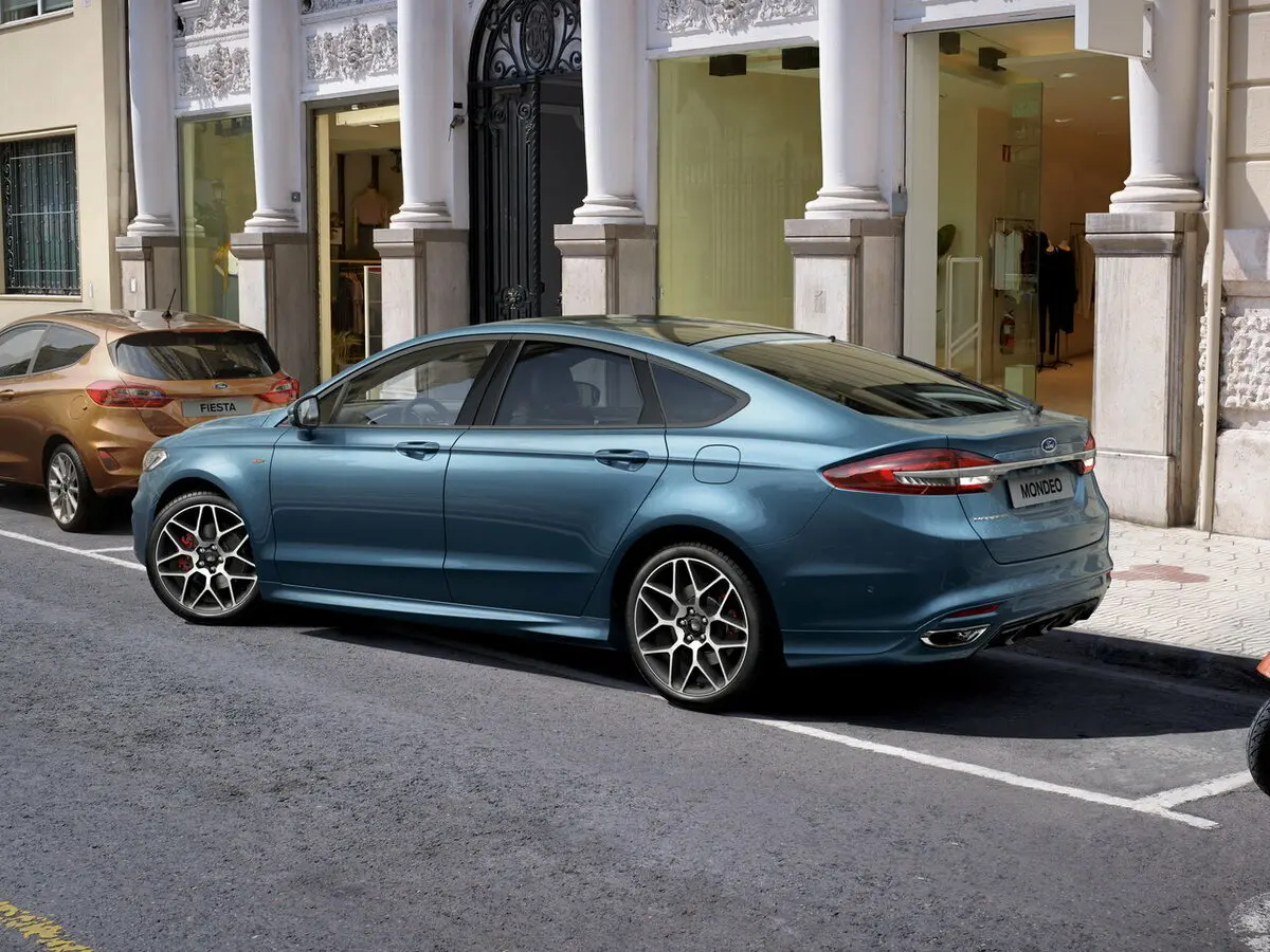 Ford Mondeo V Рестайлинг Лифтбек — фото 2