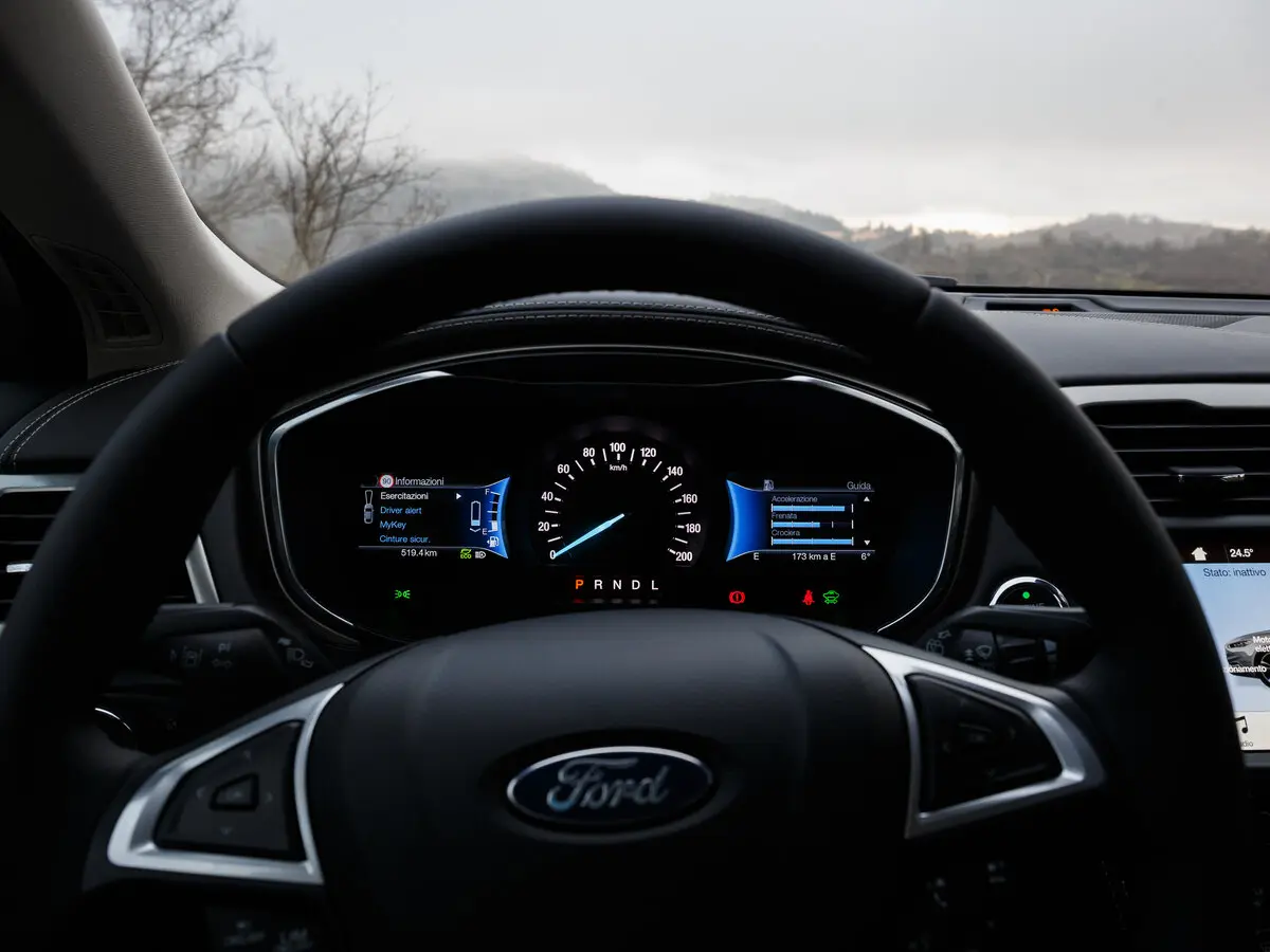 Ford Mondeo V Рестайлинг Лифтбек — фото 8