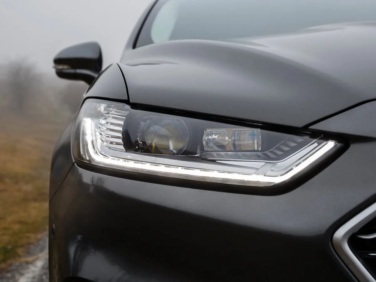 Ford Mondeo V Рестайлинг Лифтбек — фото 11