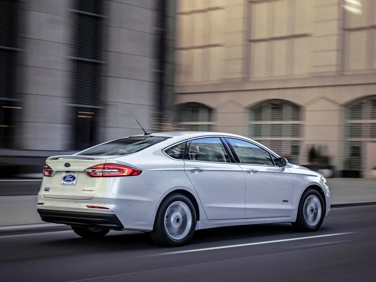 Ford Mondeo V Рестайлинг Седан — фото 3