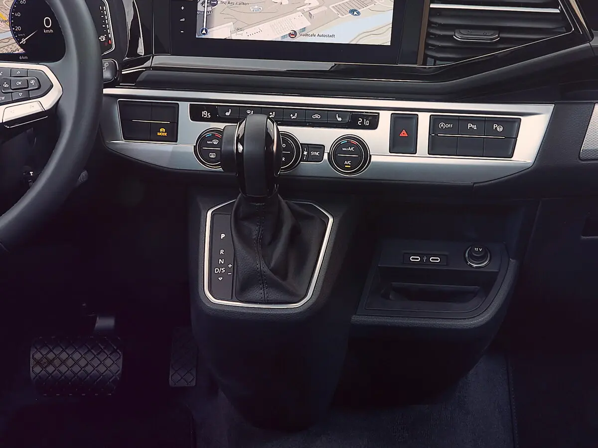 Volkswagen Multivan T6 Рестайлинг Минивэн — фото 11