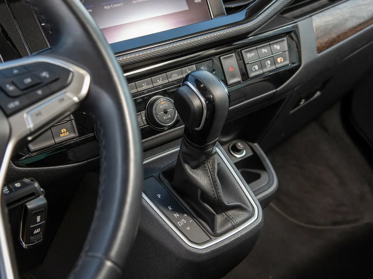 Volkswagen Multivan T6 Рестайлинг Минивэн — фото 25