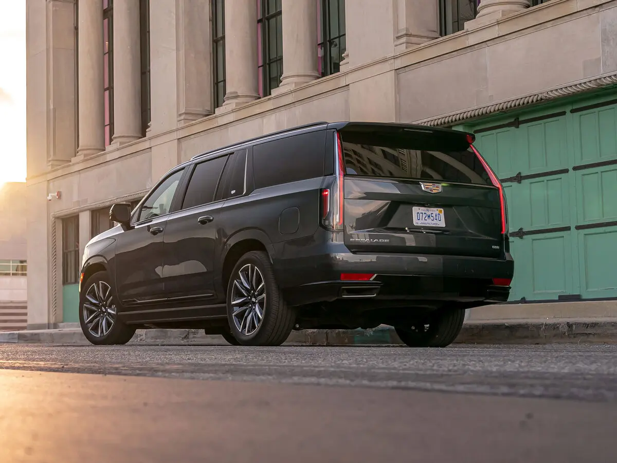 Cadillac Escalade V Внедорожник 5 дв. ESV — сүрөт 3