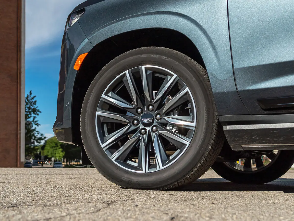 Cadillac Escalade V Внедорожник 5 дв. ESV — сүрөт 14
