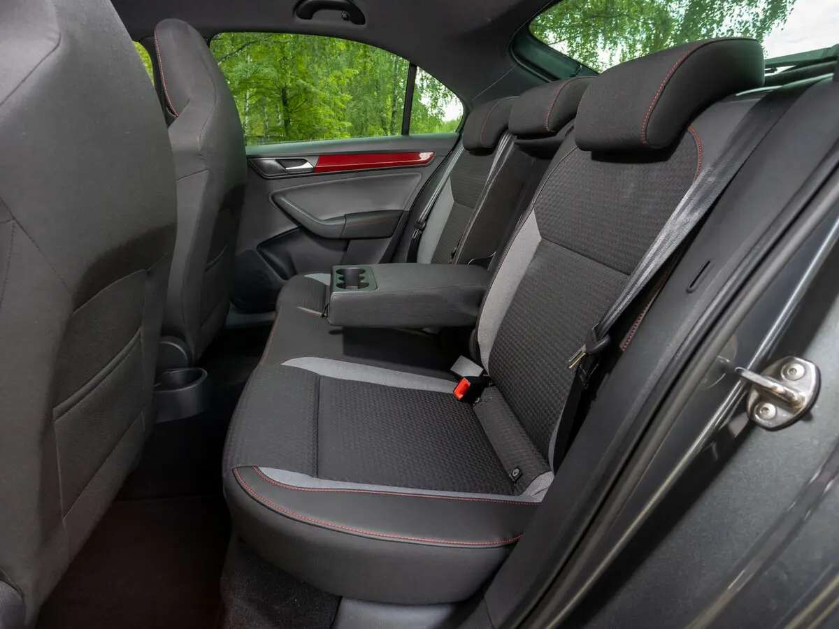 Volkswagen Polo VI Лифтбек — фото 23
