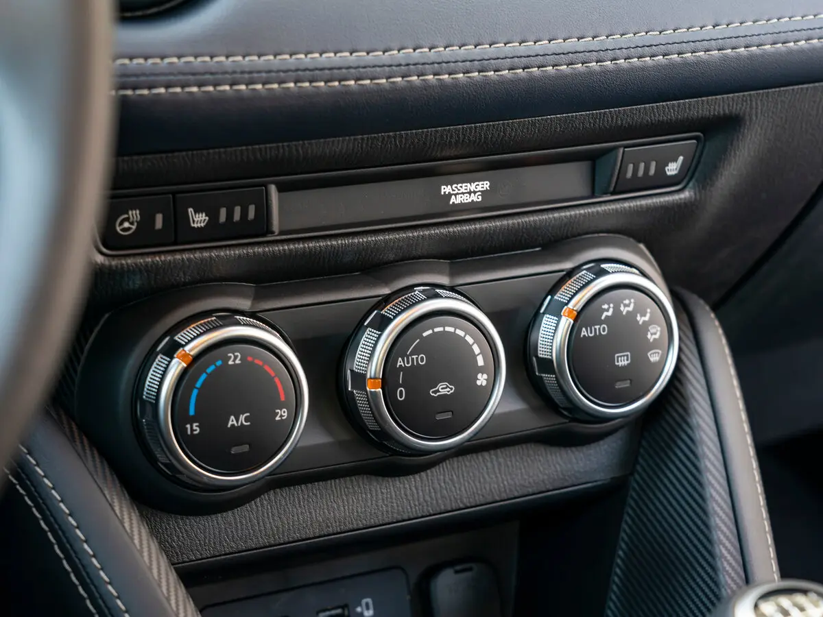 Mazda 2 III (DJ) Рестайлинг Хэтчбек 5 дв. — photo 16