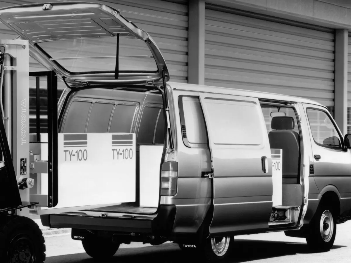 Toyota HiAce H100 Фургон — photo 4