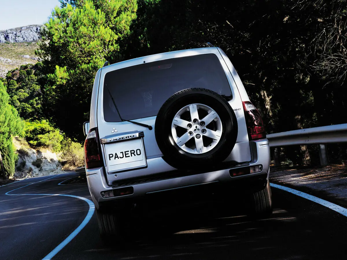 Mitsubishi Pajero III Рестайлинг Внедорожник 5 дв. — сүрөт 4