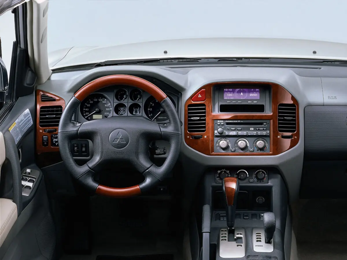 Mitsubishi Pajero III Рестайлинг Внедорожник 5 дв. — сүрөт 6