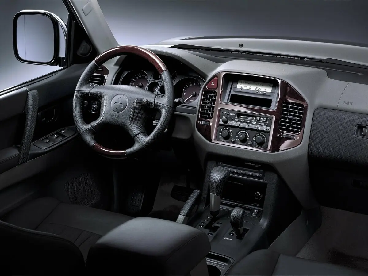 Mitsubishi Pajero III Рестайлинг Внедорожник 5 дв. — сүрөт 7
