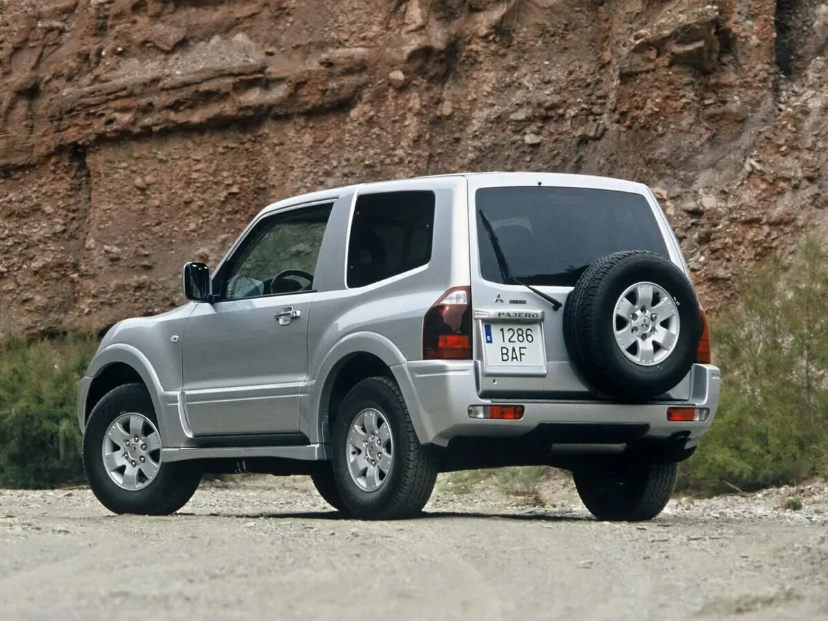 Mitsubishi Pajero III Рестайлинг Внедорожник 3 дв. — photo 4