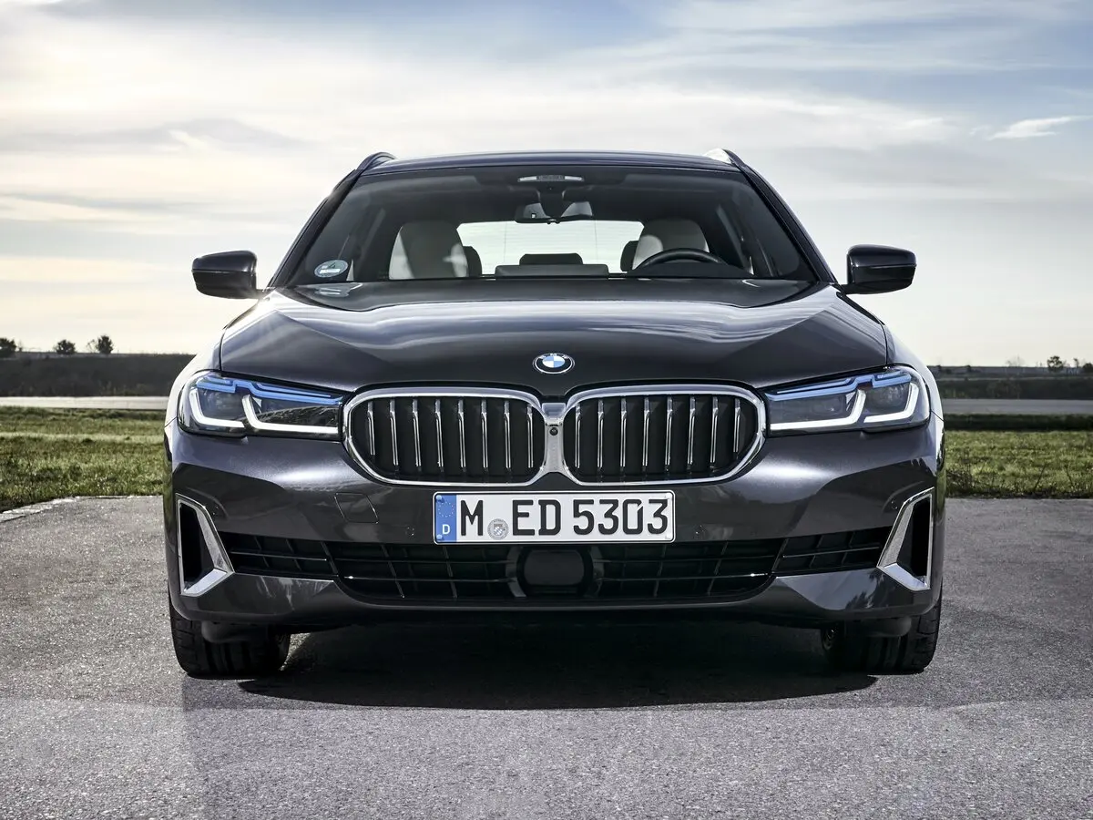 BMW 5 серии VII (G30/G31/G38) Рестайлинг Универсал 5 дв. — фото 3