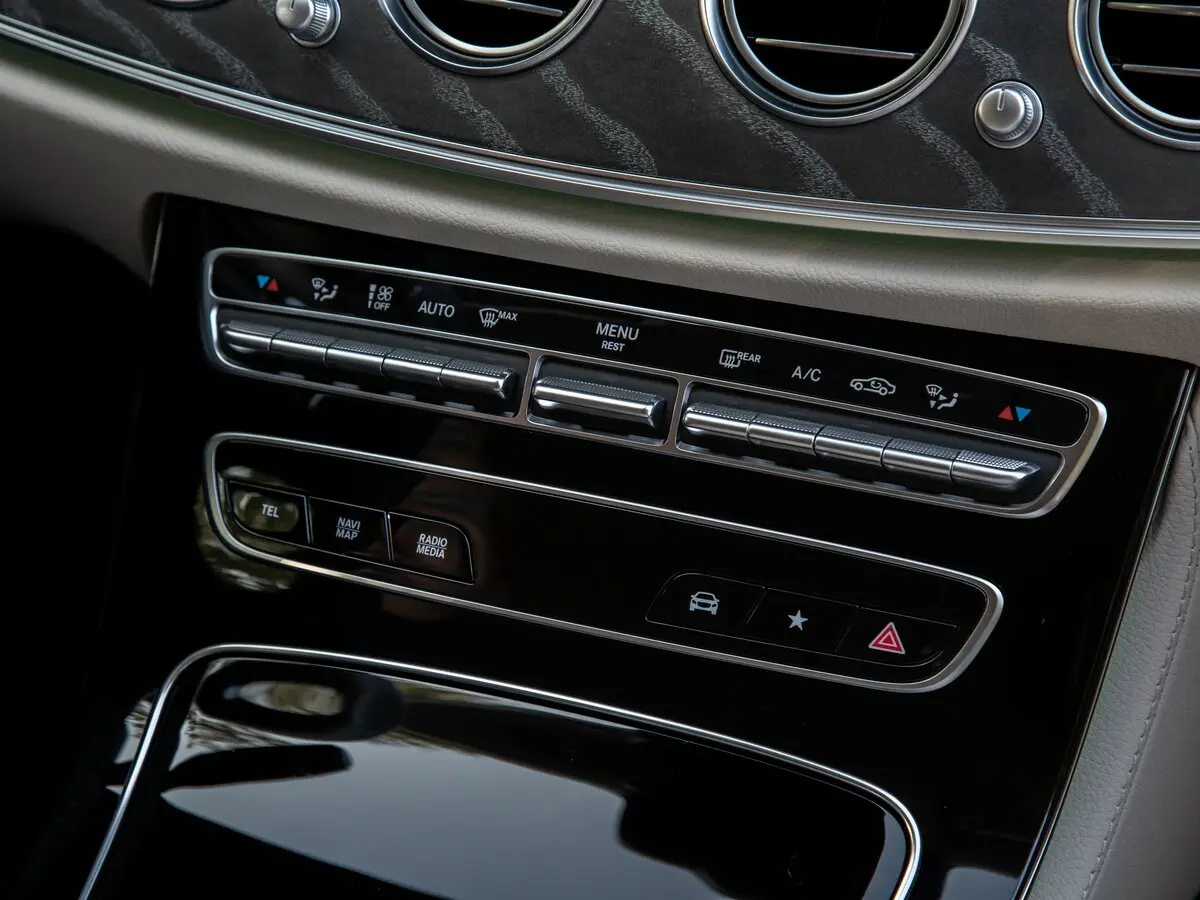 Mercedes-Benz E-Класс V (W213, S213, C238) Рестайлинг Седан — фото 36