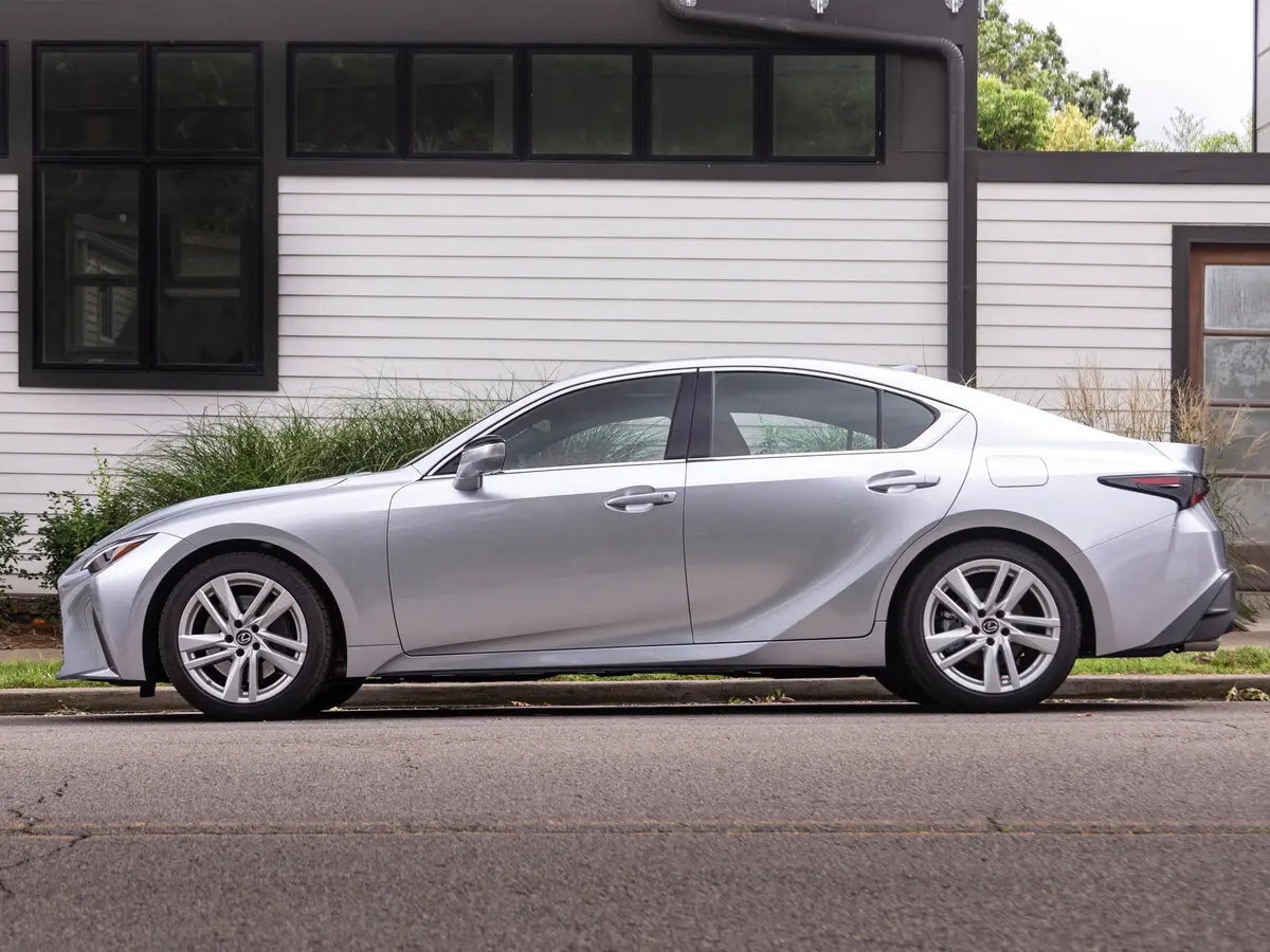 Lexus IS III Рестайлинг 2 Седан — фото 2
