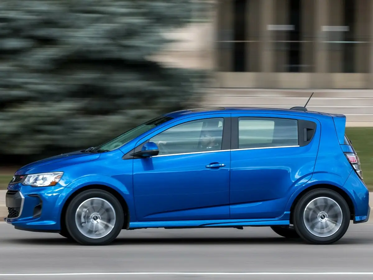 Chevrolet Sonic I Рестайлинг Хэтчбек 5 дв. — сүрөт 2
