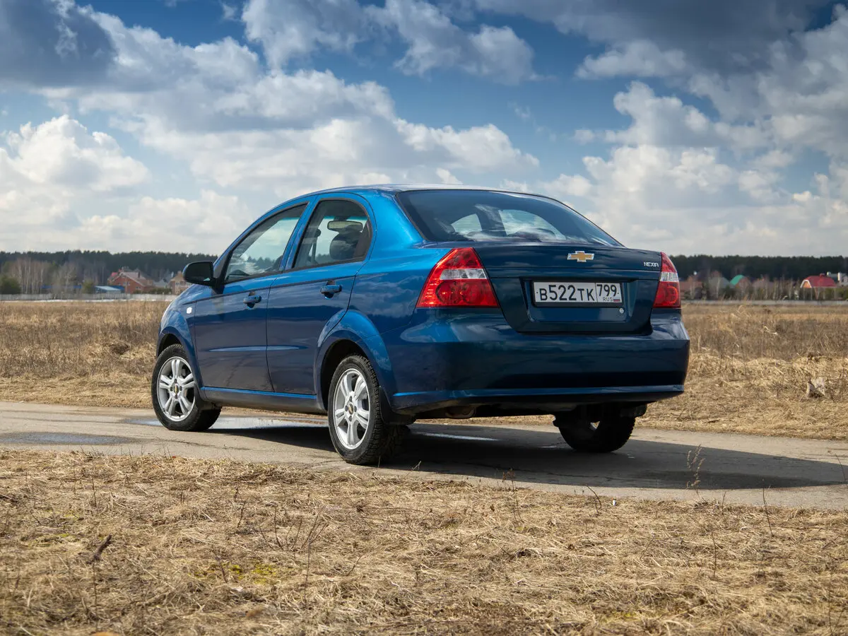 Chevrolet Nexia I Седан — photo 17