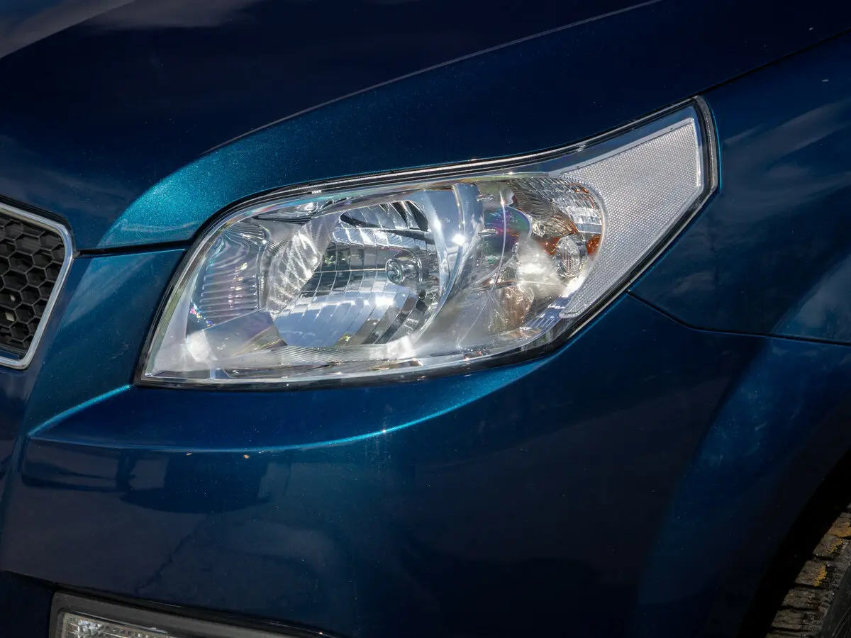 Chevrolet Nexia I Седан — photo 28