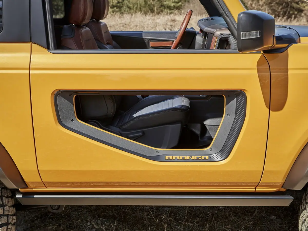 Ford Bronco VI Внедорожник 3 дв. — сүрөт 9