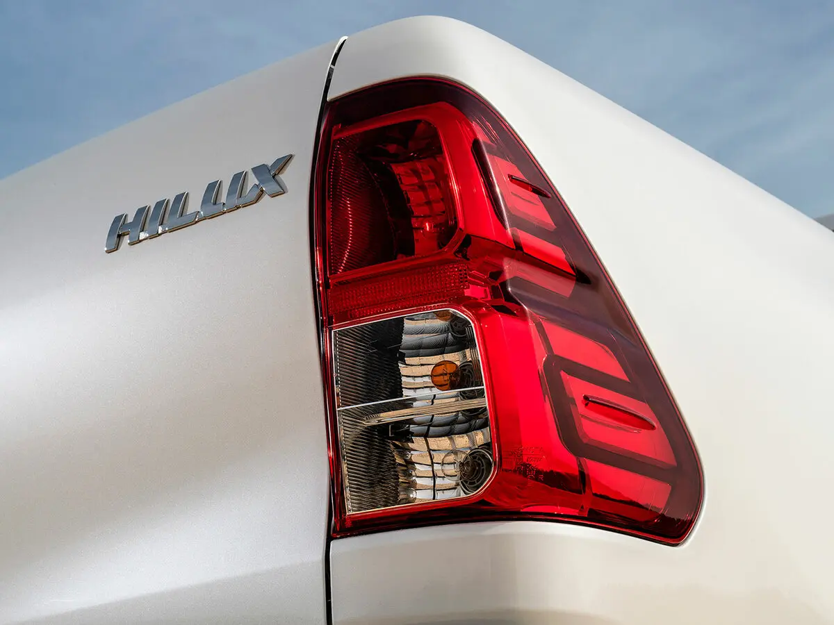 Toyota Hilux VIII Рестайлинг 2 Пикап Двойная кабина — сүрөт 13