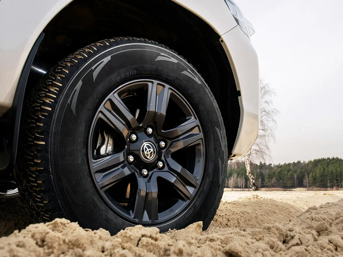 Toyota Hilux VIII Рестайлинг 2 Пикап Двойная кабина — сүрөт 16