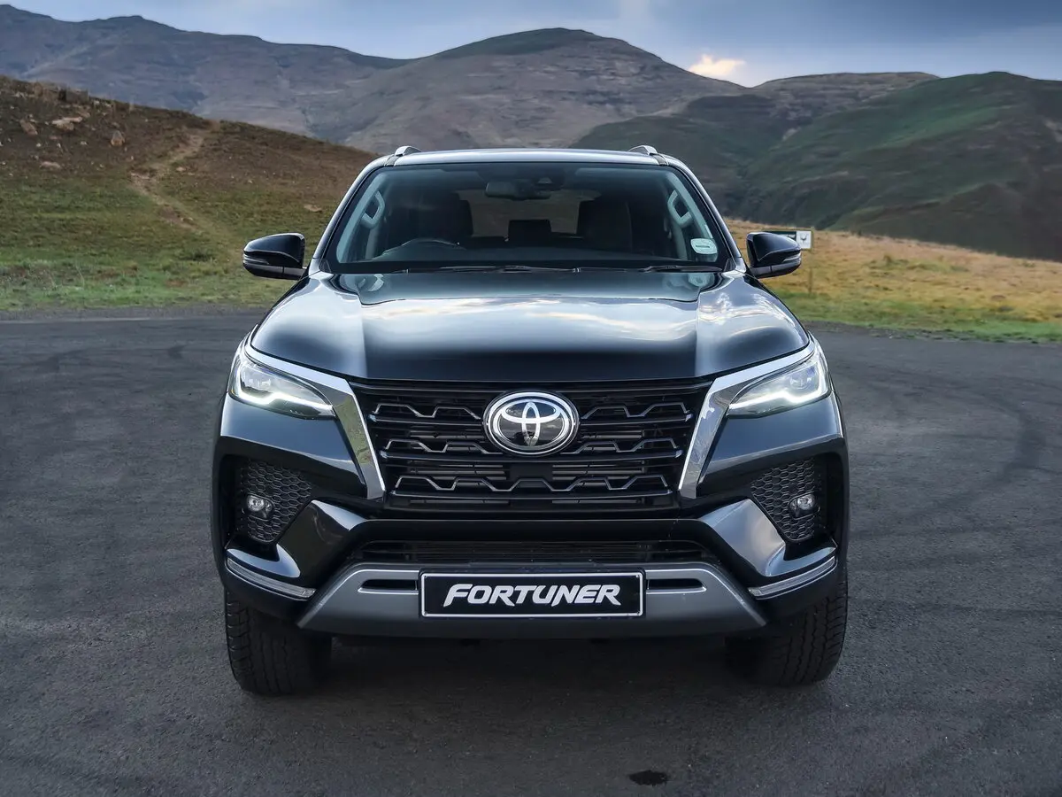 Toyota Fortuner II Рестайлинг Внедорожник 5 дв. — фото 3