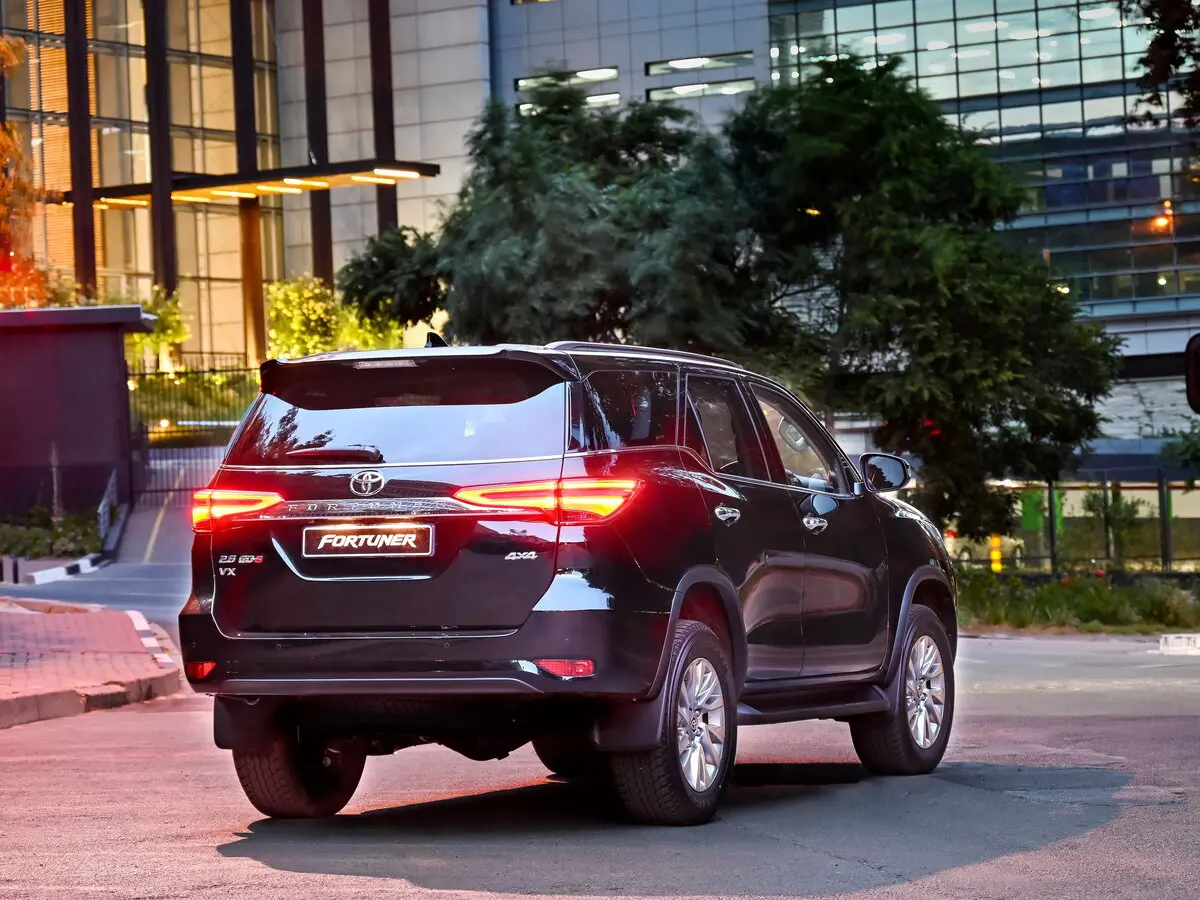 Toyota Fortuner II Рестайлинг Внедорожник 5 дв. — фото 4