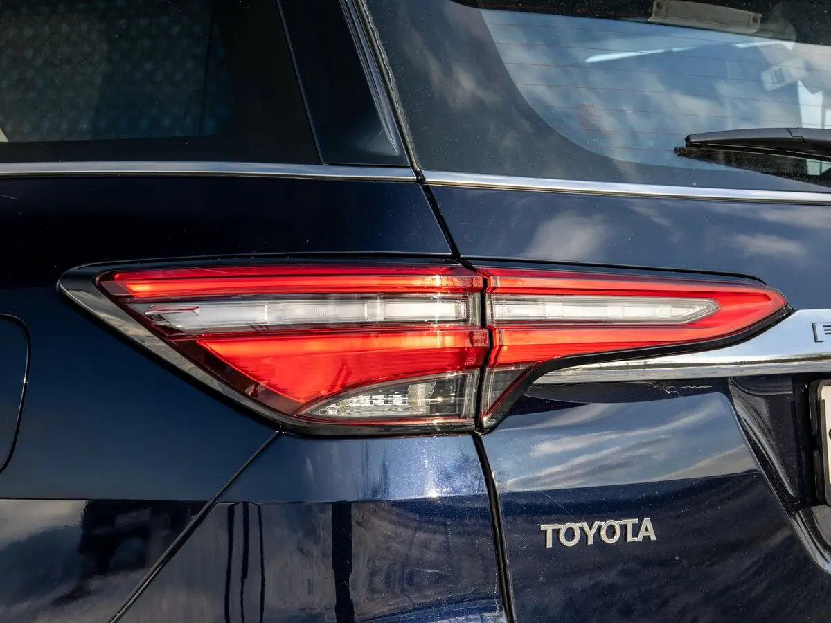 Toyota Fortuner II Рестайлинг Внедорожник 5 дв. — фото 32
