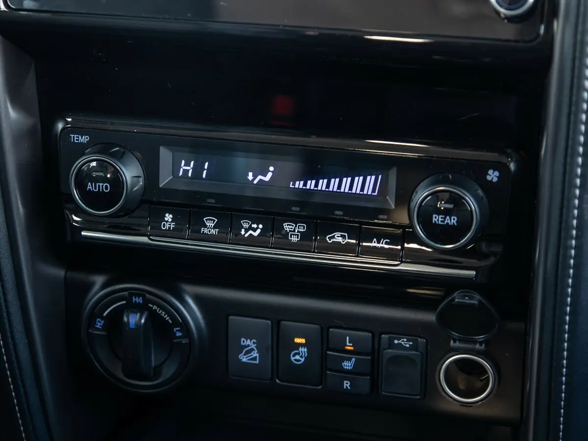 Toyota Fortuner II Рестайлинг Внедорожник 5 дв. — фото 33