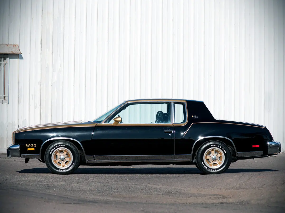 Oldsmobile Cutlass V Купе Calais — photo 2
