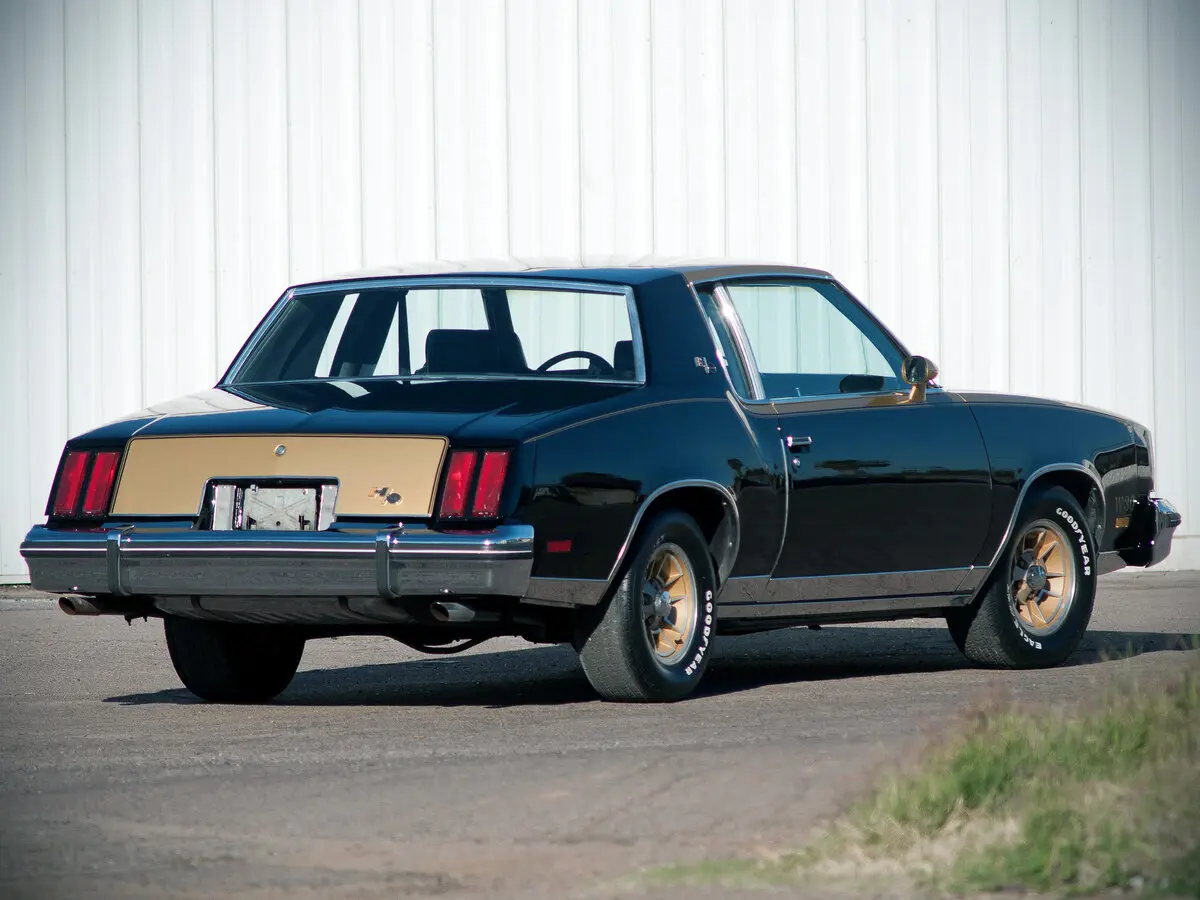 Oldsmobile Cutlass V Купе Calais — photo 3