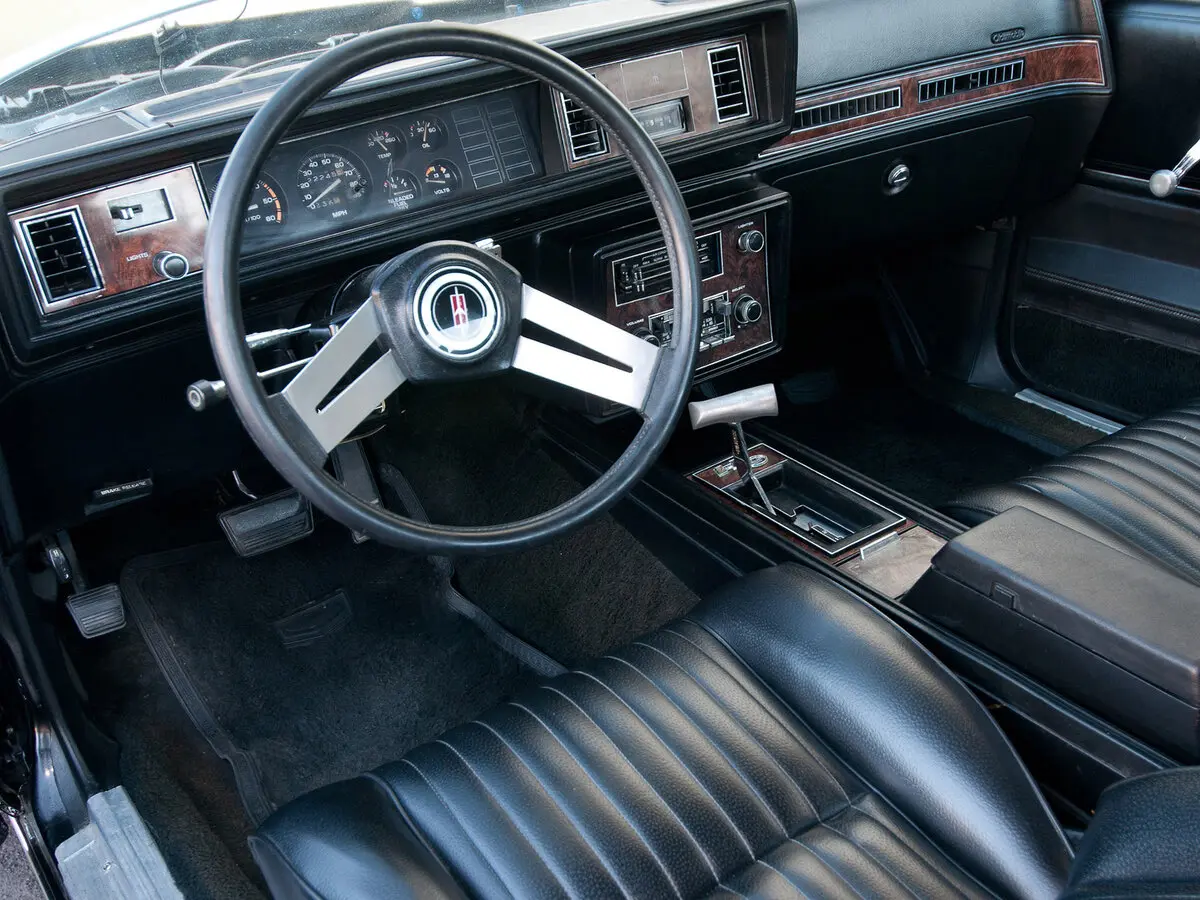 Oldsmobile Cutlass V Купе Calais — photo 4