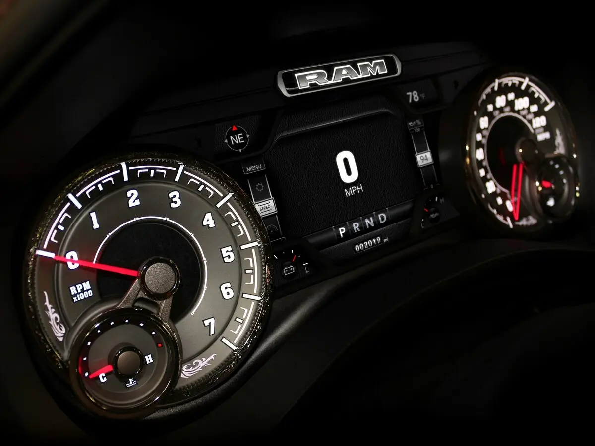 Ram 1500 V Пикап Двойная кабина Crew Cab — сүрөт 9