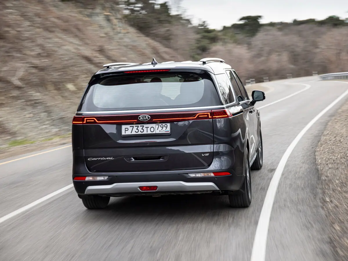 Kia Carnival IV Минивэн — фото 4
