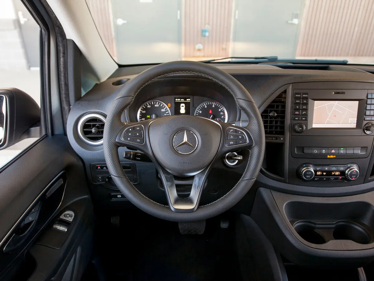 Mercedes-Benz Metris 2015 – 2023 Минивэн — photo 6