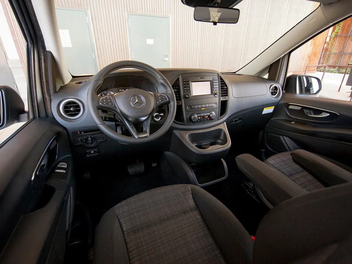 Mercedes-Benz Metris 2015 – 2023 Минивэн — photo 7