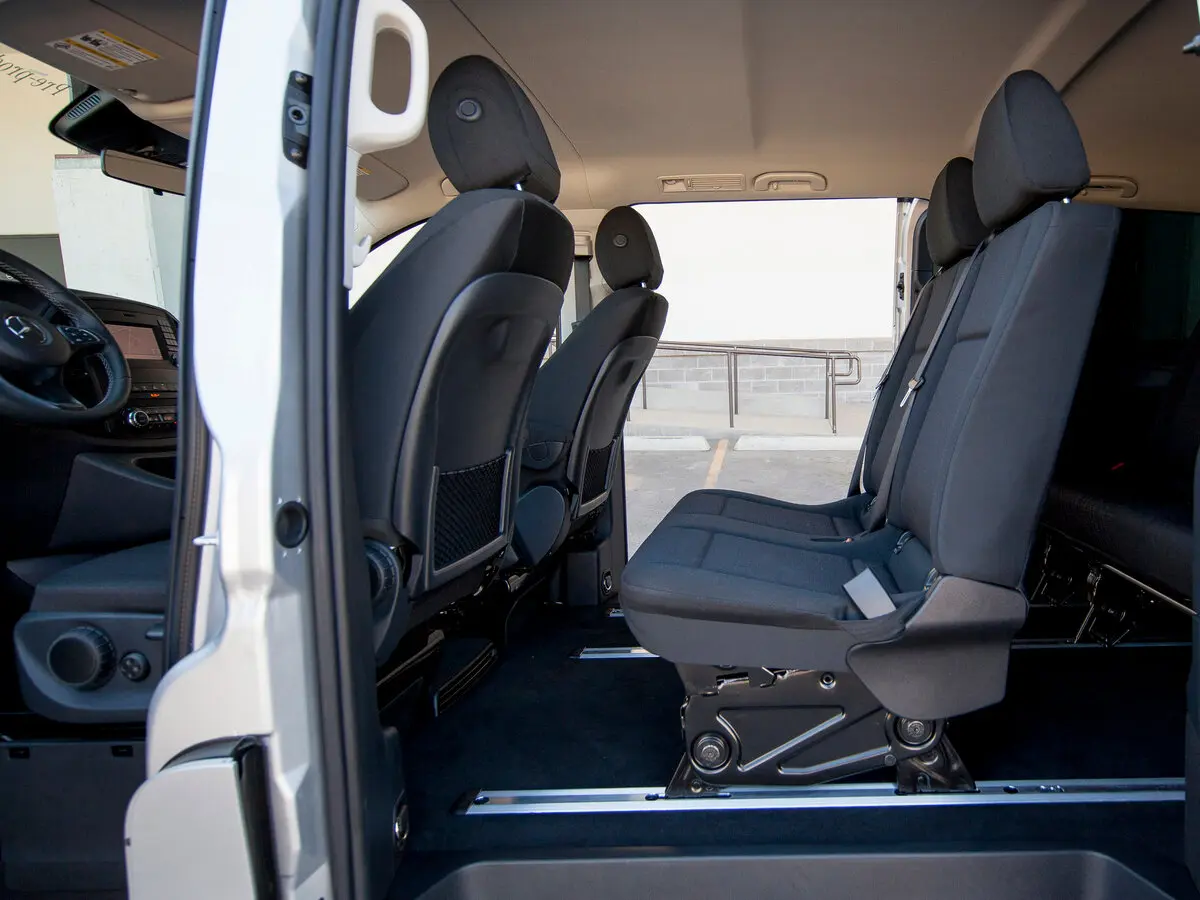 Mercedes-Benz Metris 2015 – 2023 Минивэн — photo 9