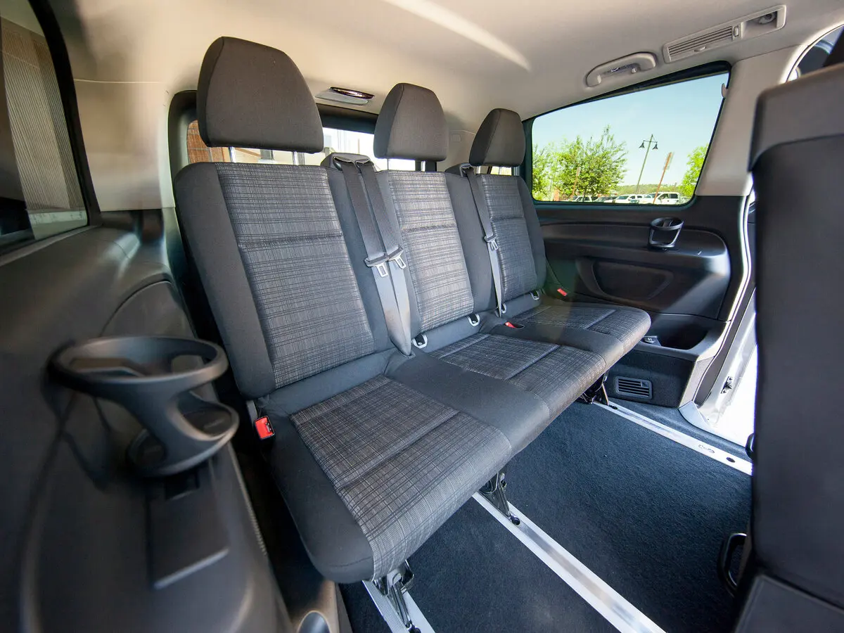 Mercedes-Benz Metris 2015 – 2023 Минивэн — photo 10