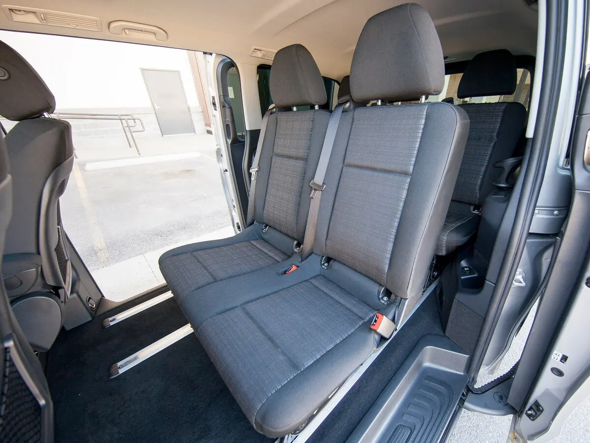 Mercedes-Benz Metris 2015 – 2023 Минивэн — photo 12