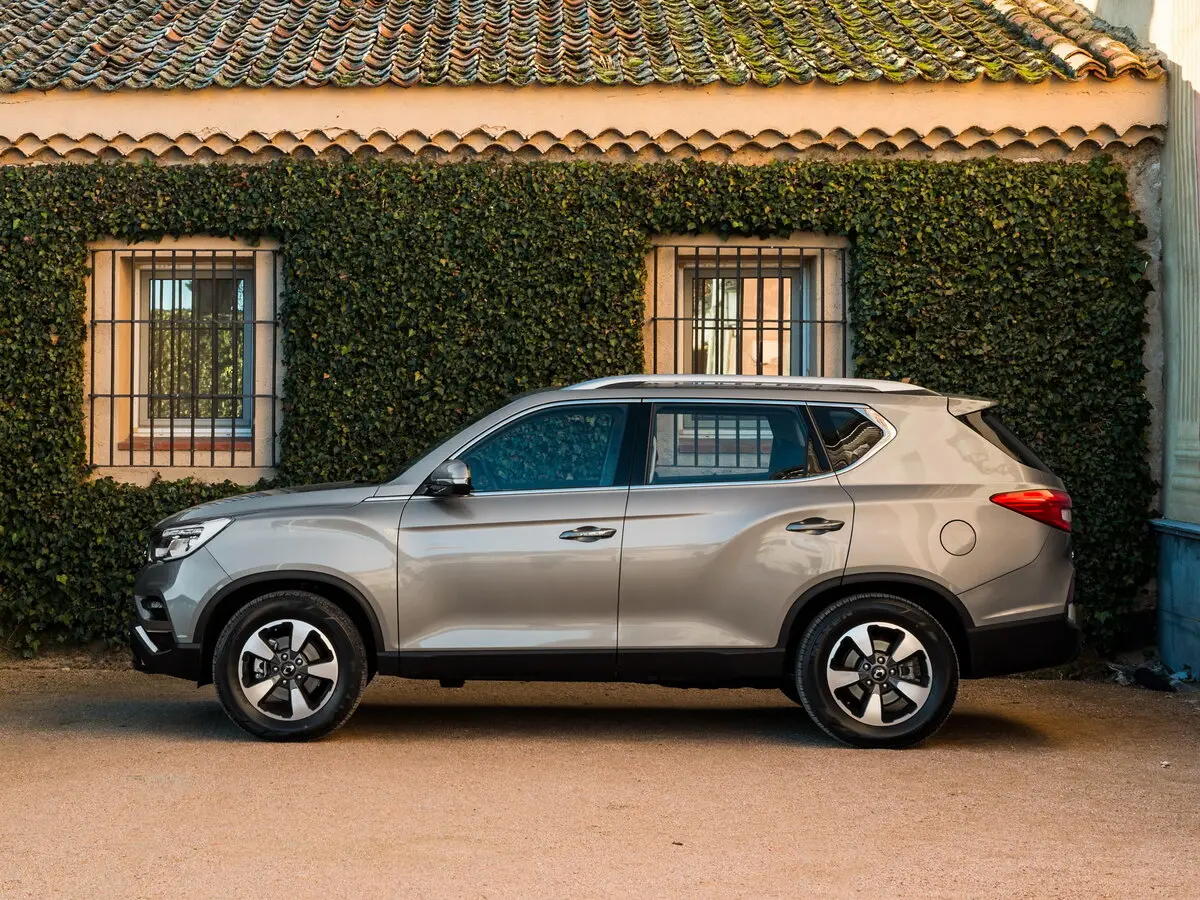 SsangYong Rexton IV Внедорожник 5 дв. — фото 2
