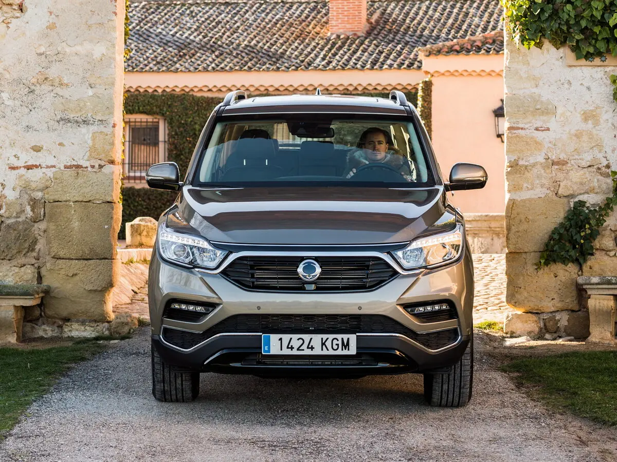 SsangYong Rexton IV Внедорожник 5 дв. — фото 3