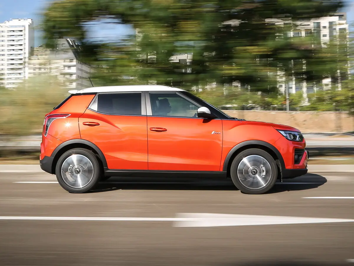 SsangYong Tivoli I Рестайлинг Внедорожник 5 дв. — фото 2