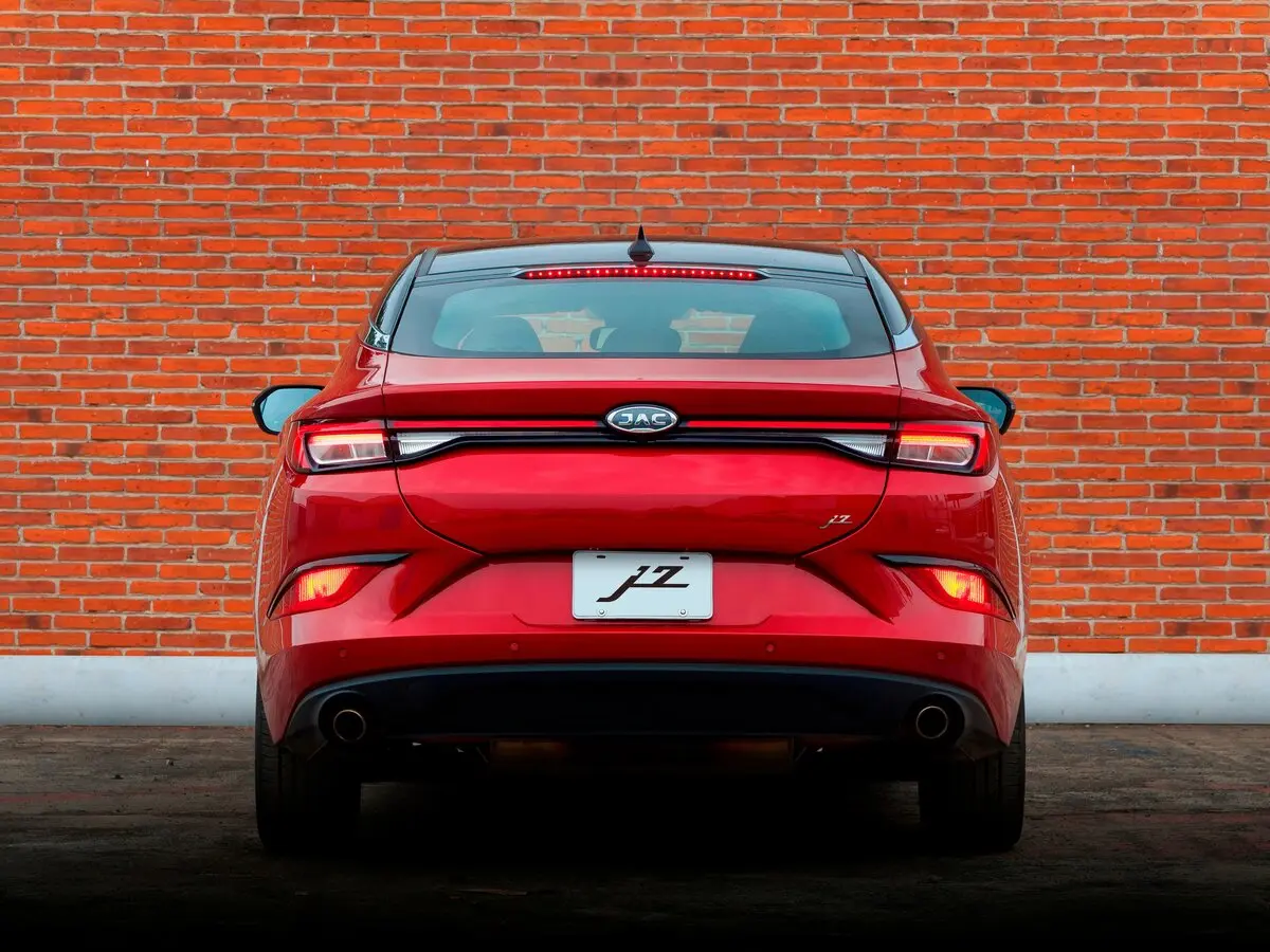 JAC J7 I Лифтбек — 照片 4