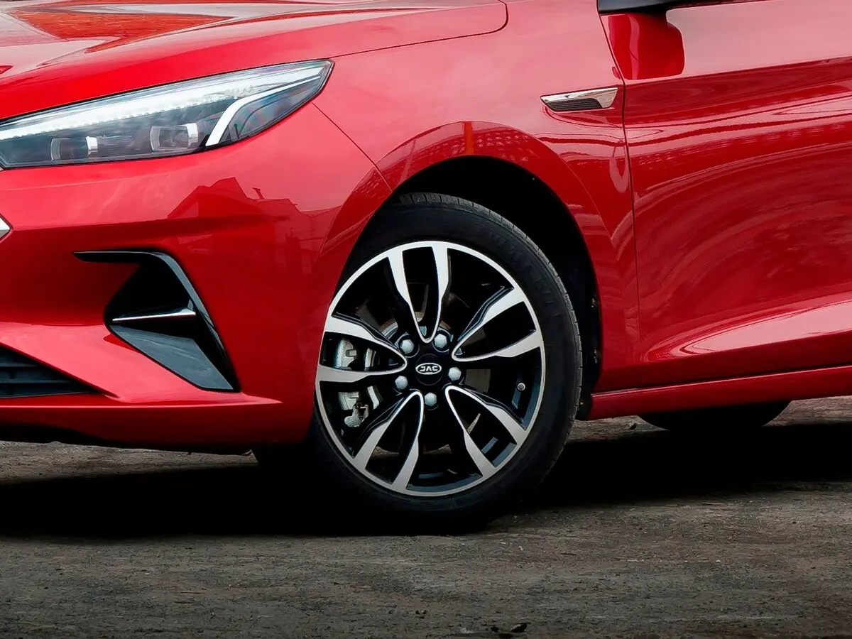 JAC J7 I Лифтбек — 照片 14