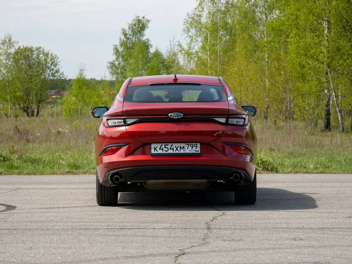 JAC J7 I Лифтбек — 照片 18
